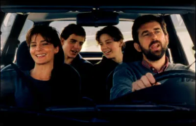 Dans "La chambre du fils", Giovanni est un médecin psychanalyste renommé dans la ville où il exerce, Ancône. Sa femme, Paola et lui mènent une existence heureuse avec leurs deux enfants Irene et Andrea. C'est un film de ...