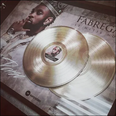 Depuis 2009, combien d'albums faut-il vendre pour obtenir un disque de diamant ?