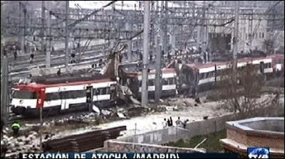 Dix nouveaux Etats rejoignent l'UE / Attentats de Madrid revendiqués par Al-Qaïda - plusieurs explosions dans des trains font près de 200 morts et 1800 blessés : c'était en ...