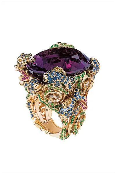 &Agrave; qui doit-on la fabrication de ce bijou ?