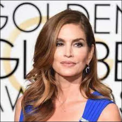 Comment s'appelle cette célèbre mannequin rencontrant un beau succès dans les années 90 ?