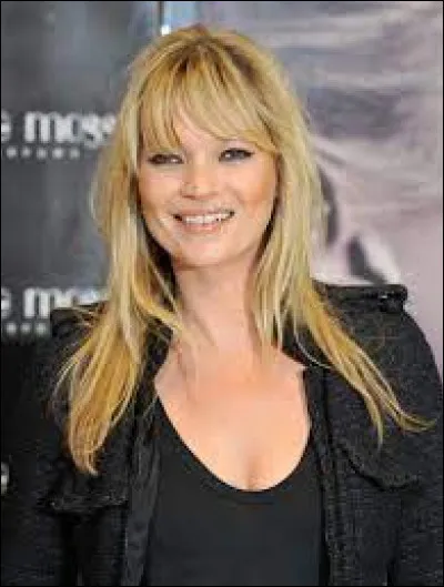 Quelle mannequin est cité pour sa frange dans la chanson "Ça m'énerve" d'Helmut Fritz ?