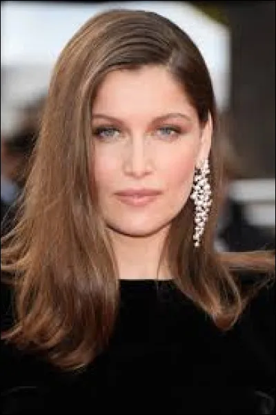 Quel personnage incarne la mannequin Laetitia Casta dans le film "Astérix et Obélix contre César" ?