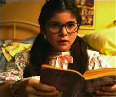 Comment s'appelle la copine de Dustin (saison 3) ?