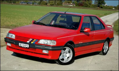 Cette berline européenne n'a pas eu le succès escompté aux États-Unis. Elle marque la fin de l'aventure américaine de son constructeur en 1991. Quel est son nom ?