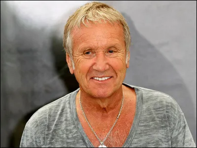 Quel est le titre du premier téléfilm, qu'Yves Rénier a réalisé ?