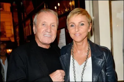 Yves Rénier est également le père de Jules, né en 1997, et d'Oscar, né en 2000, qu'il a eu avec sa dernière épouse. Comment se prénomme-t-elle ?