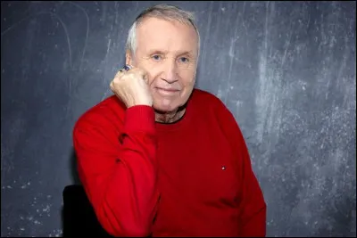 L'année suivante, en 1966, il incarne un journaliste dans la série d'aventures "Les Globes-trotters", dont il partage l'affiche avec l'acteur américain Edward Meeks. Quel est son prénom ?