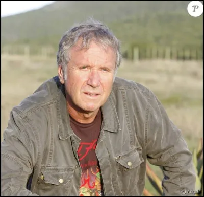 Avec quelle comédienne, partage-t-il l'affiche de la série "Dolmen" en 2005, et du téléfilm "Le Monsieur d'en face", l'année suivante ?