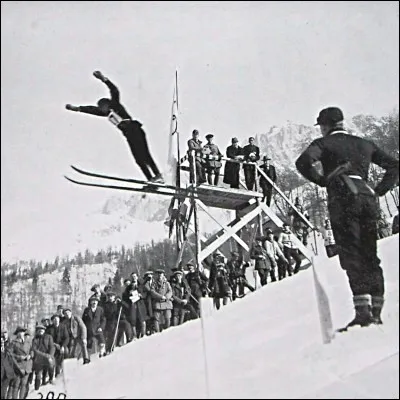 Au cours de quelle d&eacute;cennie, marqu&eacute;e par les premiers Jeux olympiques d�hiver, est sorti le premier film parlant ?