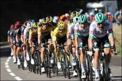 Le tour de France est également appelée la Grande boucle.