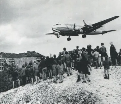Création de l'Etat d'Israël / Blocus de Berlin par les soviétiques et pont aérien des Américains : c'était en ...