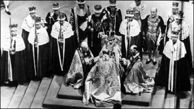Couronnement d'Elizabeth II / René Coty succède à Vincent Auriol à la présidence de la République : c'était en ...