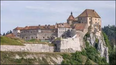 Il est classé au titre des monuments historiques depuis le 18 juillet 1996. Voici le château de...