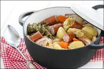 Quelles saucisses se trouvent dans la potée comtoise, spécialité du Doubs ?