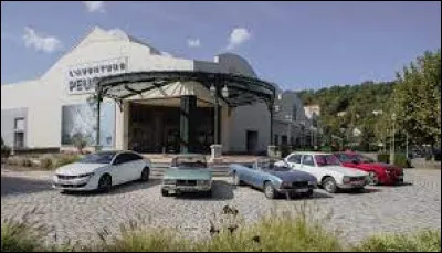 Dans quelle ville peut-on visiter le musée de l'Aventure Peugeot ?