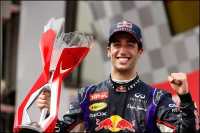Deuxi&egrave;me pilote issu de l'acad&eacute;mie pilote Red Bull, Daniel Ricciardo est promu dans l'&eacute;curie principale. Quel est son num&eacute;ro de course ?