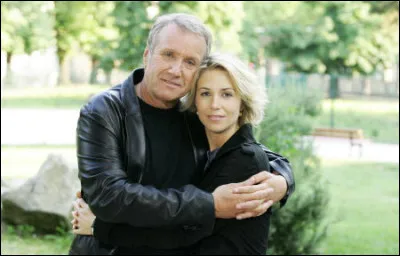 De 2004 à 2006, le Commissaire Moulin a été en couple avec une jeune médecin légiste, Sophie Magny, incarnée par...