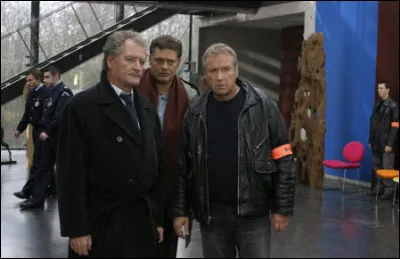 Comment se prénomme le comédien qui a remplacé Francis Lax, dans le rôle du directeur de la PJ ?