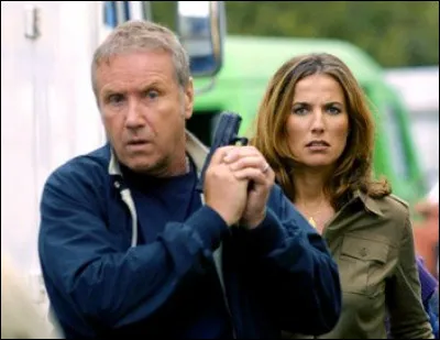 Quel était la profession de Samantha Beaumont, compagne du commissaire Moulin, entre 1993 et 2003 ?