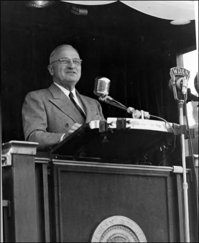 Réélection de Truman à la présidence des Etats-Unis / "Coup de Prague", les communistes s'emparent du pouvoir en Tchécoslovaquie : c'était en ...