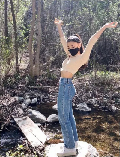 Quelle est la traduction du titre "No Tears Left To Cry" ?