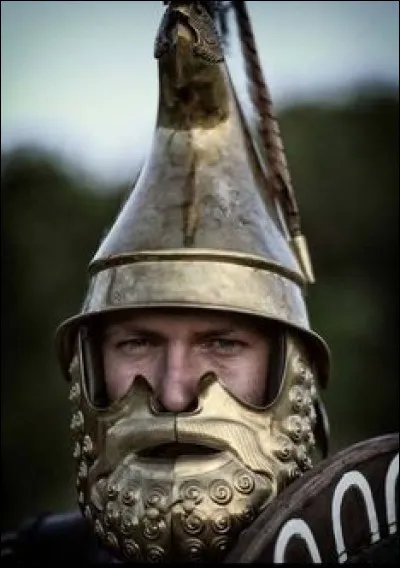 Général macédonien et compagnon d'Alexandre le grand, accusé de complot et de haute trahison contre lui, sans aucune pitié ce dernier le fera exécuté. Qui est-il ?