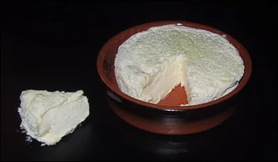 Quel est ce fromage cr&eacute;meux au lait de vache, &agrave; p&acirc;te molle et &agrave; cro&ucirc;te fleurie, fabriqu&eacute; dans le Dauphin&eacute; ?