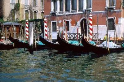 Quel bateau n'a pas de moteur ?