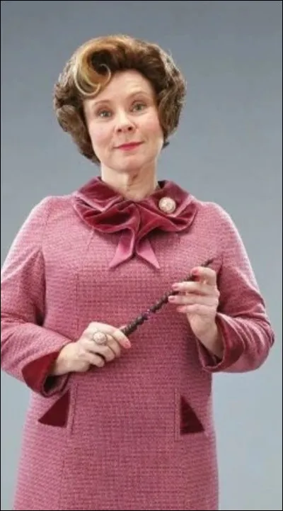 Dans quelle maison Dolores Ombrage est-elle envoyée ?