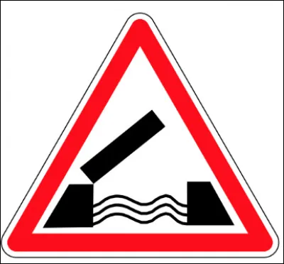 Est-ce que ce panneau indique un passage à niveau muni de barrières ?