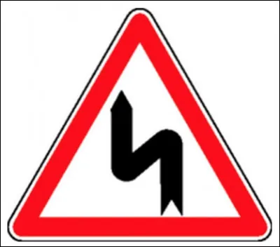 Est-ce que ce panneau indique un virage à gauche ?