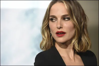 Quel actrice joue le rôle de Jeanine ?