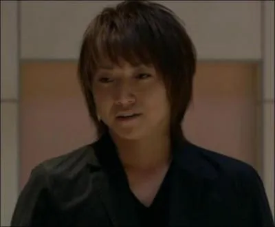 Que fait Light pour, lui aussi, tenter de se faire innocenter aux yeux de L ?