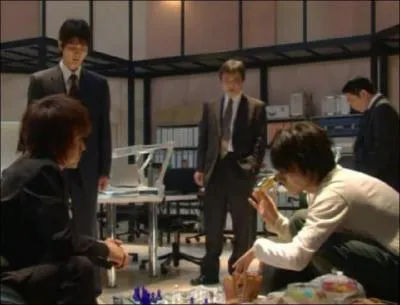 A quel jeu Light et L jouent lorsque Light pntre chez L pour la premire fois ?