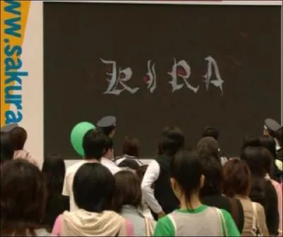 Qui parle sous le nom de Kira 2 sur l'antenne de Sakura TV, se mettant  tuer toutes les personnes qui critiquent Kira ?