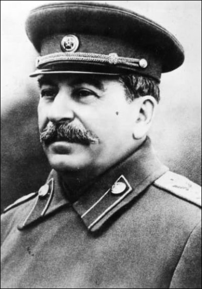 Quel dirigeant russe décède en 1924 provoquant la montée au pouvoir de Staline ?