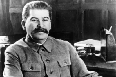 En 1929, il met en place une économie étatisée. De quoi s'agit-il ?