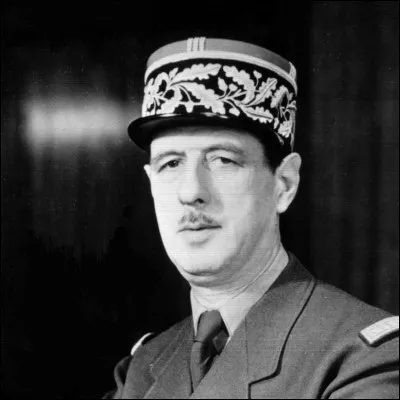 Charles de Gaulle met en place les Forces Françaises Libres. C'est une armée...
