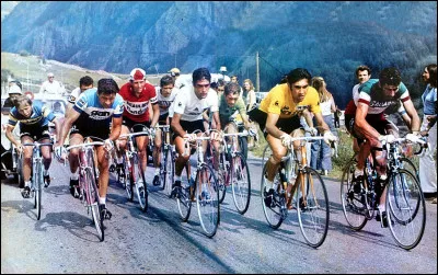 L'édition 1972 voit la quatrième victoire de Merckx. Quel ancien vainqueur l'accompagne sur le podium ?