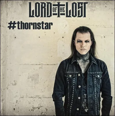 Complétez : 
"Verstoßen vom..."