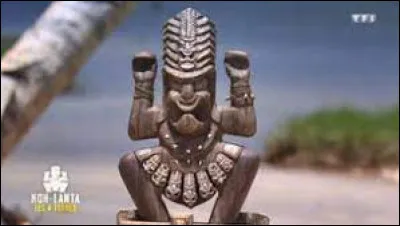 Comment s'appelle le présentateur ?