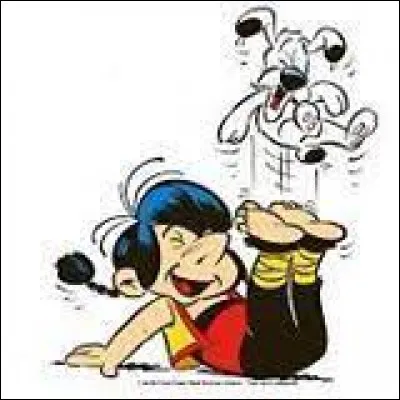 Contre qui Obélix a-t-il les nerfs tout le long de l'album ?