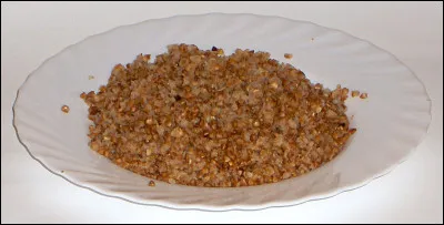 Plat populaire slave à base de bouillie de sarrasin ou d'orge mondé :