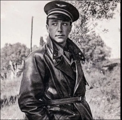 Quel est l'auteur de ''La Promesse de l'aube'' ?