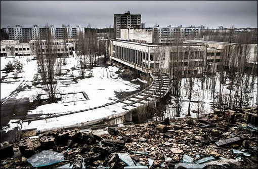 Prypiat (Ukraine) > Après une explosion [...combien de fois ?] à celles de Nagasaki et Hiroshima, il faudrait [...combien ?] ans pour que toute trace de radioactivité anormale disparaisse.