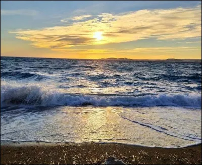 Mer ... > Depuis les années 90, ... navires ont (été) coulé(s) avec leur cargaison de déchets nucléaires.