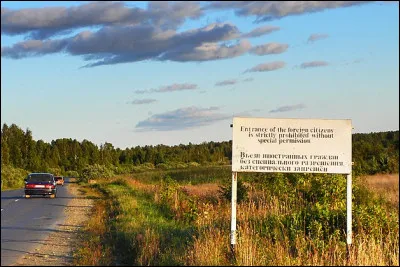 Maïak (Russie) > En 1957, une gigantesque explosion anéanti la base nucléaire militaire russe : ... tonnes de produits radioactifs sont répandus. Heureusement, seuls les ... habitants de la zone furent tenus au courant !