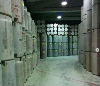 Sellafield (en face de l'île de Man, GB) > Tiens, c'est mieux rangé qu'à Stonehenge... mais plus contaminé (à 75 %) ! Cette usine de bombes atomiques ne sert que de lieu de stockage et à ...