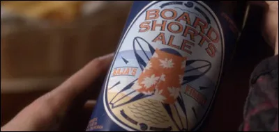 Qui est le mystérieux "surfer" dont Alison parlait aux filles ?